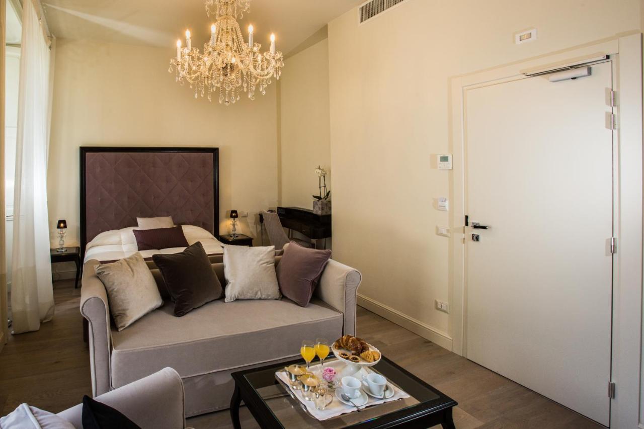 Boutique Hotel Villa Giulia Valmadrera Luaran gambar