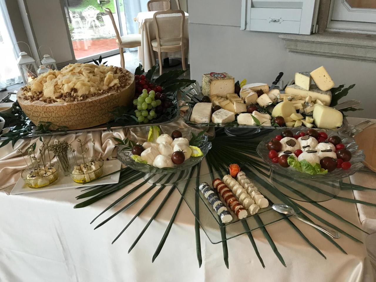 Boutique Hotel Villa Giulia Valmadrera Luaran gambar